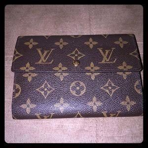 Lv monogram wallet